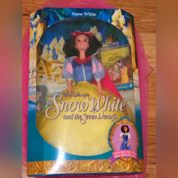 1992 Disney's Snow White Barbie - Picture 1 of 4